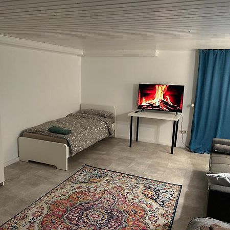 Souterrain Wohnung In Der Naehe Vom Duesseldorfer Flughafen Ratingen Exteriör bild