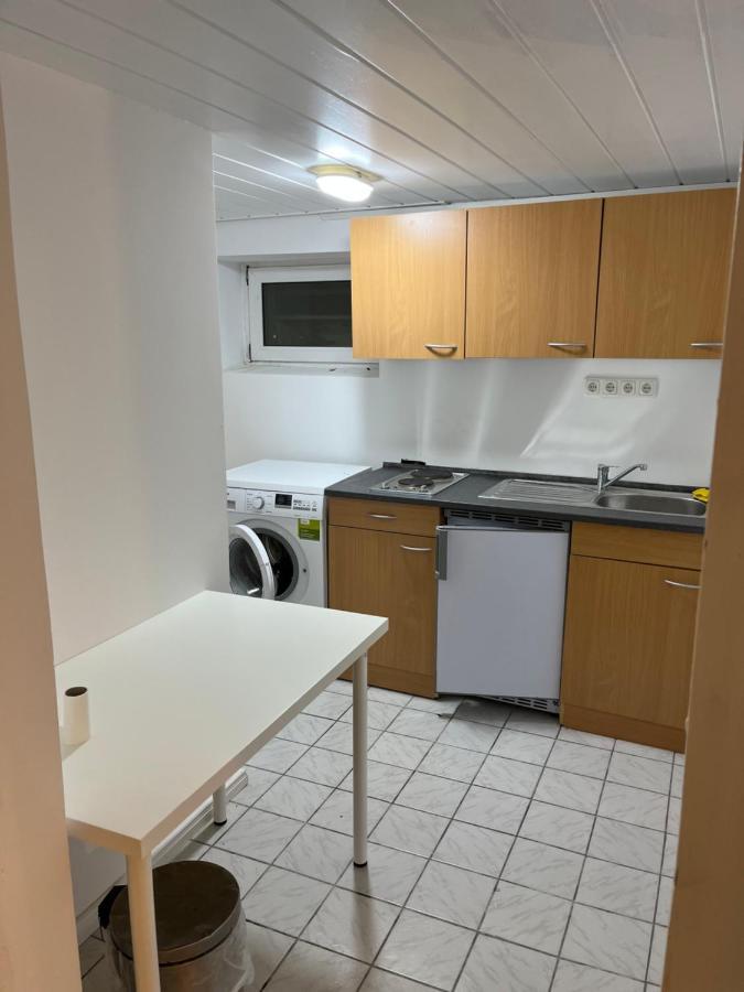 Souterrain Wohnung In Der Naehe Vom Duesseldorfer Flughafen Ratingen Exteriör bild
