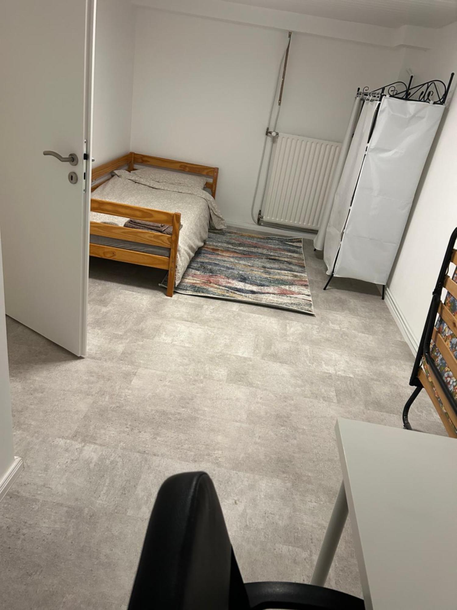 Souterrain Wohnung In Der Naehe Vom Duesseldorfer Flughafen Ratingen Exteriör bild